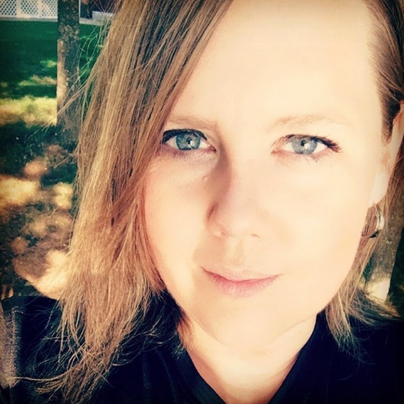 Meet your Posher, Heidi - Picture 2 of 2